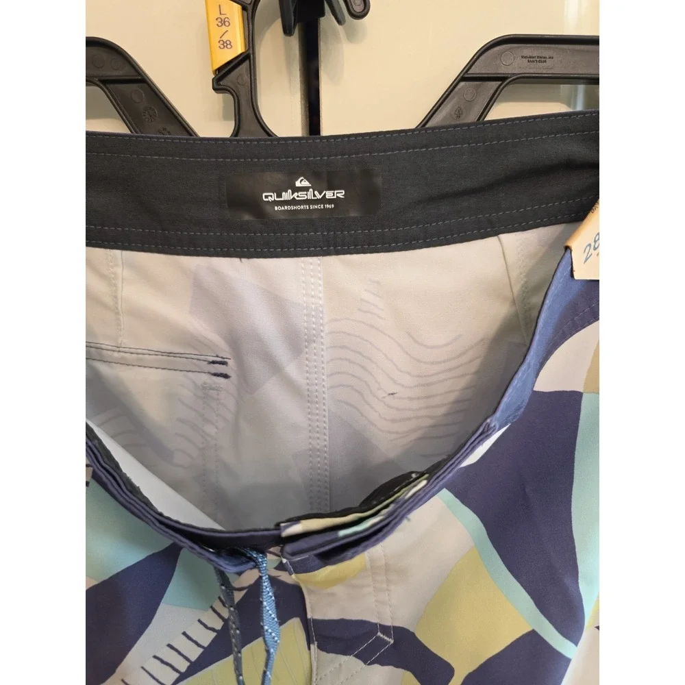 Quiksilver Boys Boardshorts‎ Size 16 Surf Swim Shorts Scallop Fit Blue